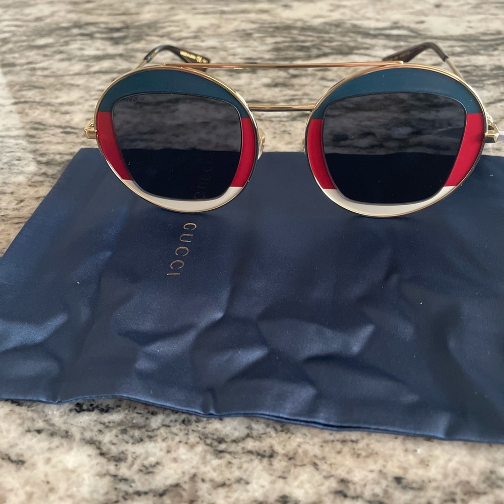 Gucci Retro Novelty Sunglasses In Gold Gold Blue